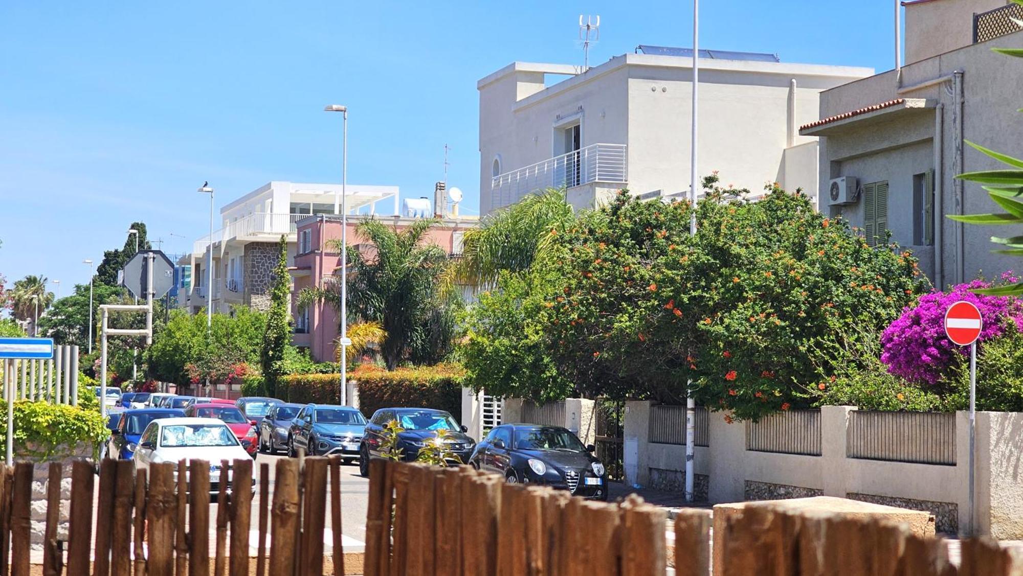 Holiday Poetto Cagliari Exterior foto